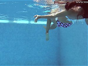 Andreina De Luxe in softcore underwatershow